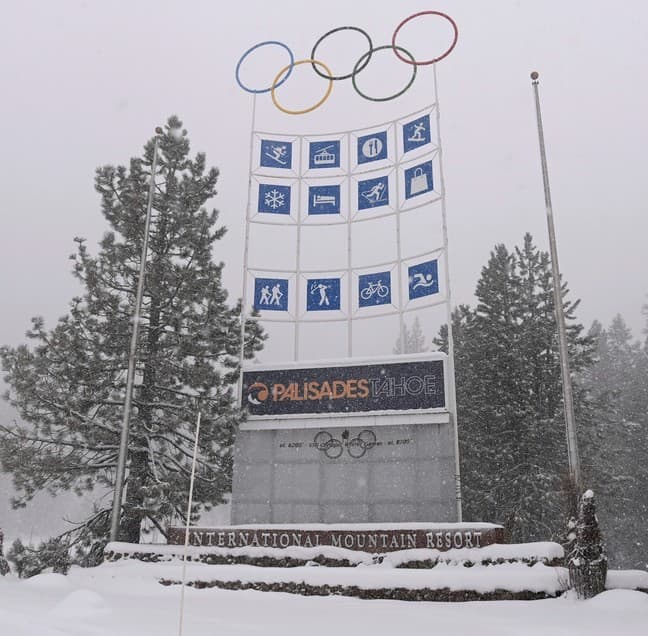 Durante la noche del martes, una tormenta de nieve alentó a esquiadores a prepararse para vivir una grata experiencia a la mañana siguiente.