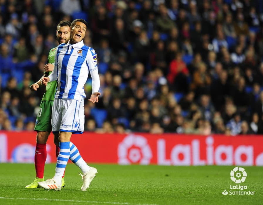 Héctor Moreno: la Real Sociedad sigue en mala racha después de que el Alavés le ganara por 1-0 en Anoeta. El defensor jugó los 90 minutos.