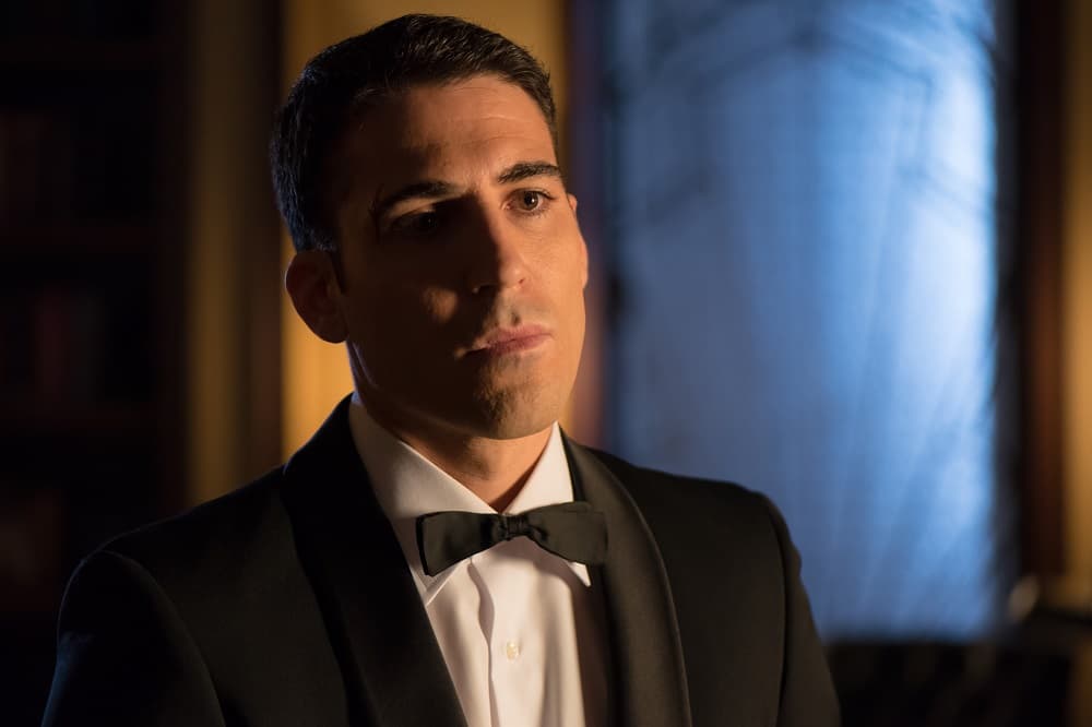 Alberto está perdidamente enamorada de Ana, una de las costureras de las galerías.