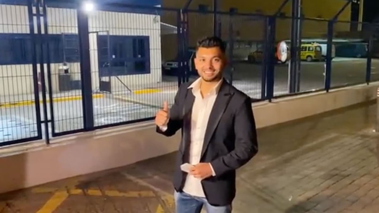 ¡Llega a su nueva casa! Tecatito arriba "muy feliz" a Sevilla