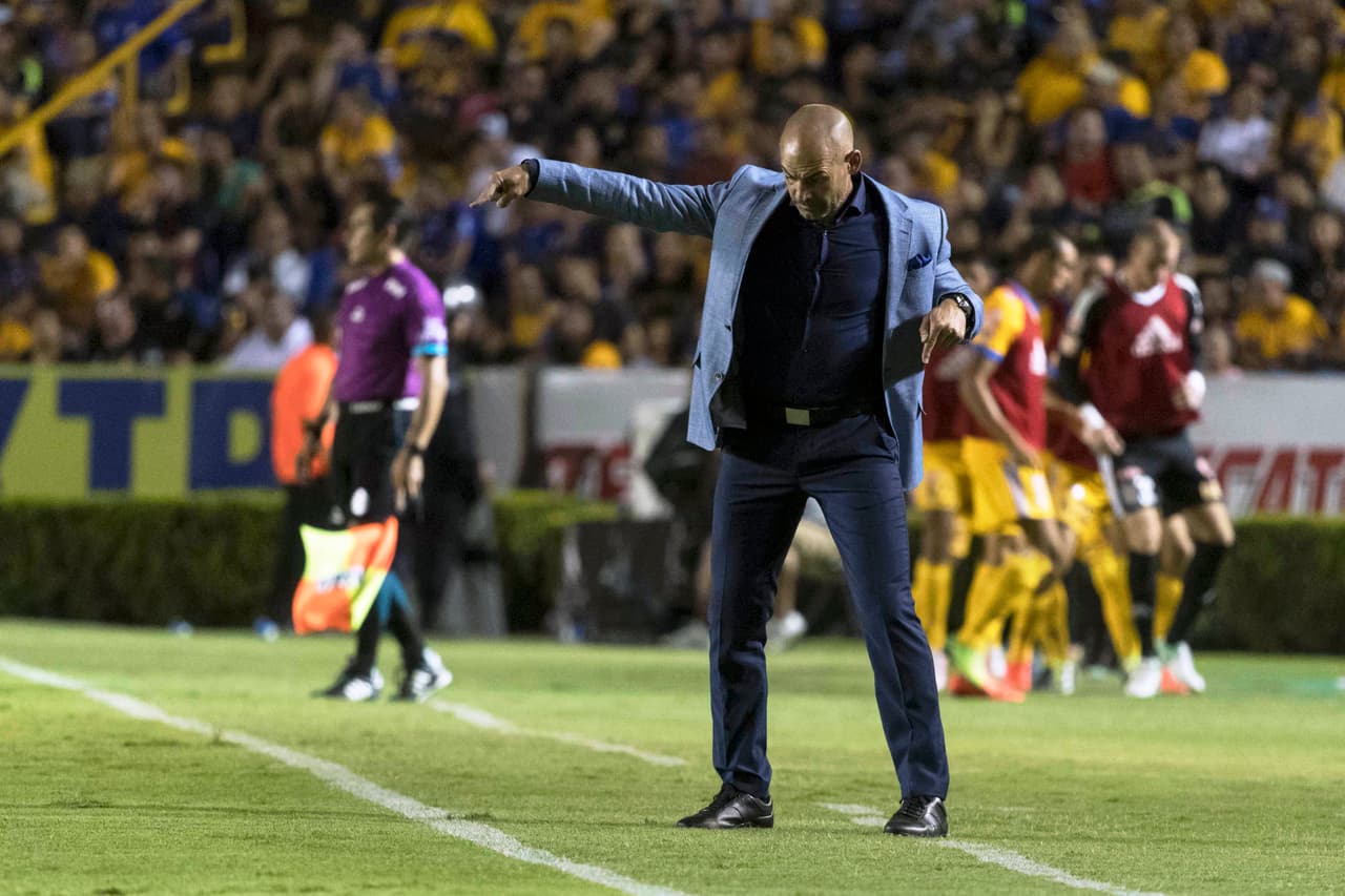 Realajado luego de ver el buen funcionamiento del equipo.