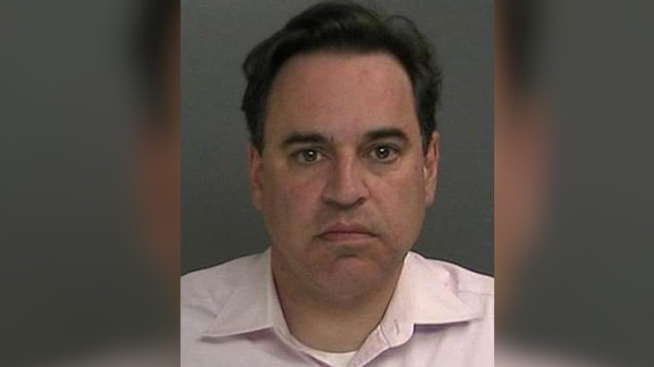 Suspenden al juez acusado de robar la ropa interior femenina de su vecina