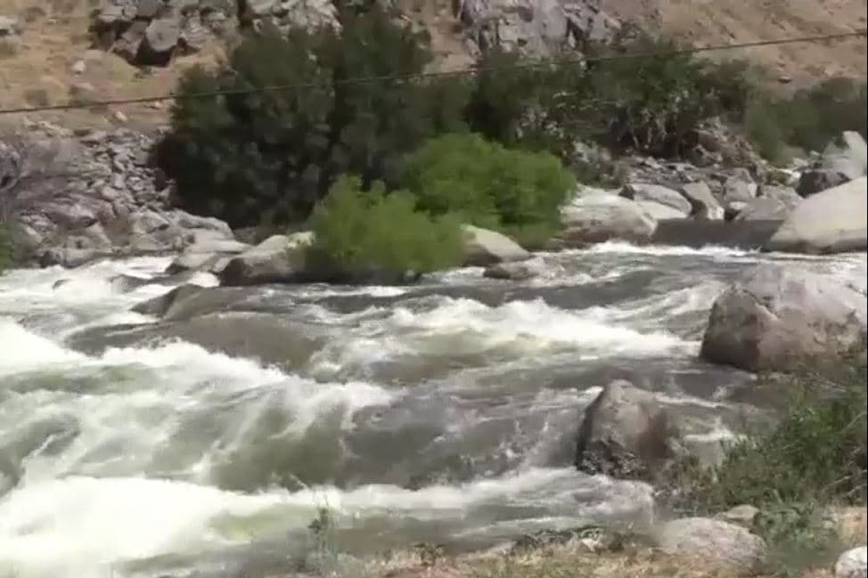 Hallan camioneta de desaparecido ex manager de McFarland sumergida en el río Kern