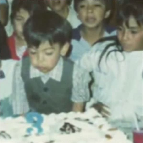 Hace un año subió a Instagram esta imagen para compartirla con sus fans: "Hace 30 años nací! Pónganle un cero y estoy igualito!".