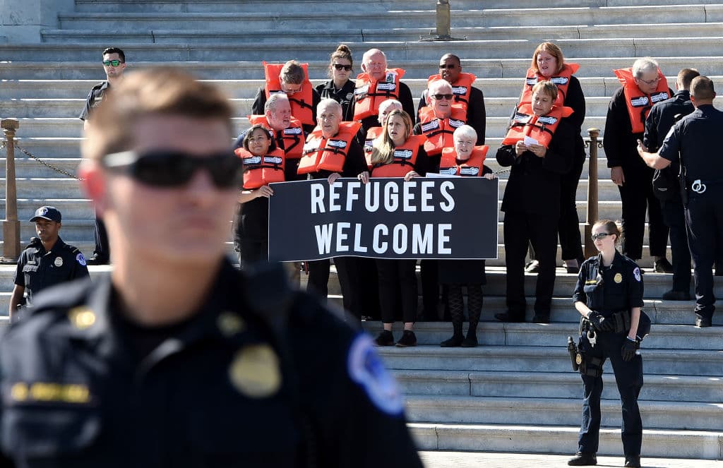 El gobierno de Trump vuelve a reducir la cuota anual de refugiados: solo admitirá 15,000 en 2021