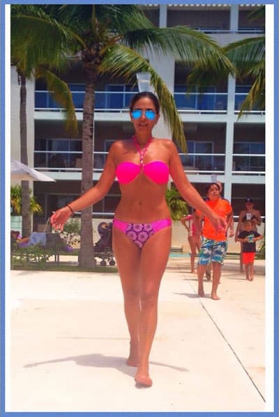 Adriana estudió actuación en el Centro de Eduación Artística (CEA) de Televisa y gracias a su talento las ofertas de trabajo comenzaron a llegar.