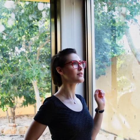 "[...] Y seis increíbles temas inéditos que cuentan la historia de cómo es que he llegado hasta aquí. Muchas gracias por la paciencia y por creer en este proyecto.", finalizó en su mensaje la intérprete, mismo que obtuvo poco más de 20,000 reproducciones.