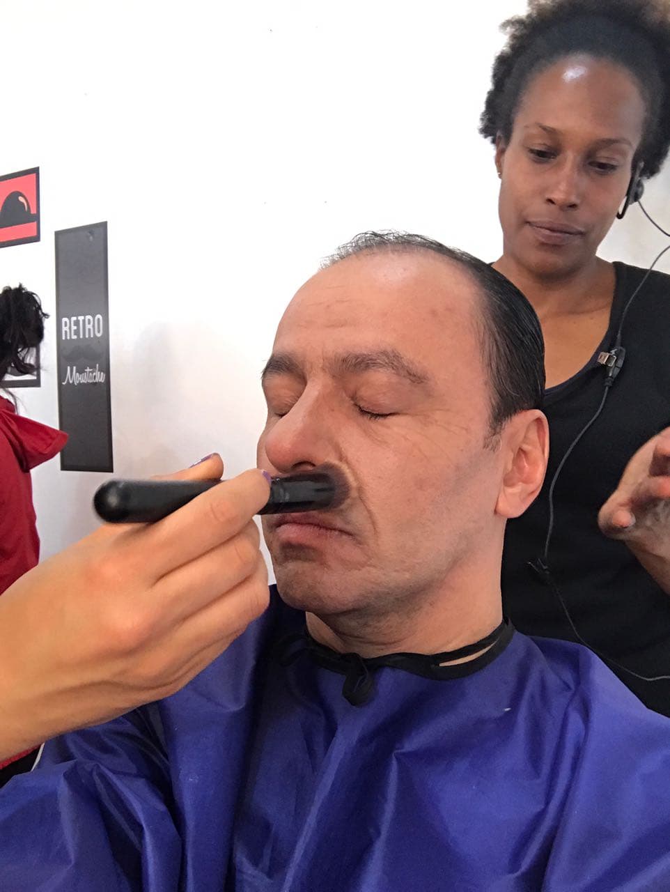 Después lo maquillan para que luzca diferentes rasgos.