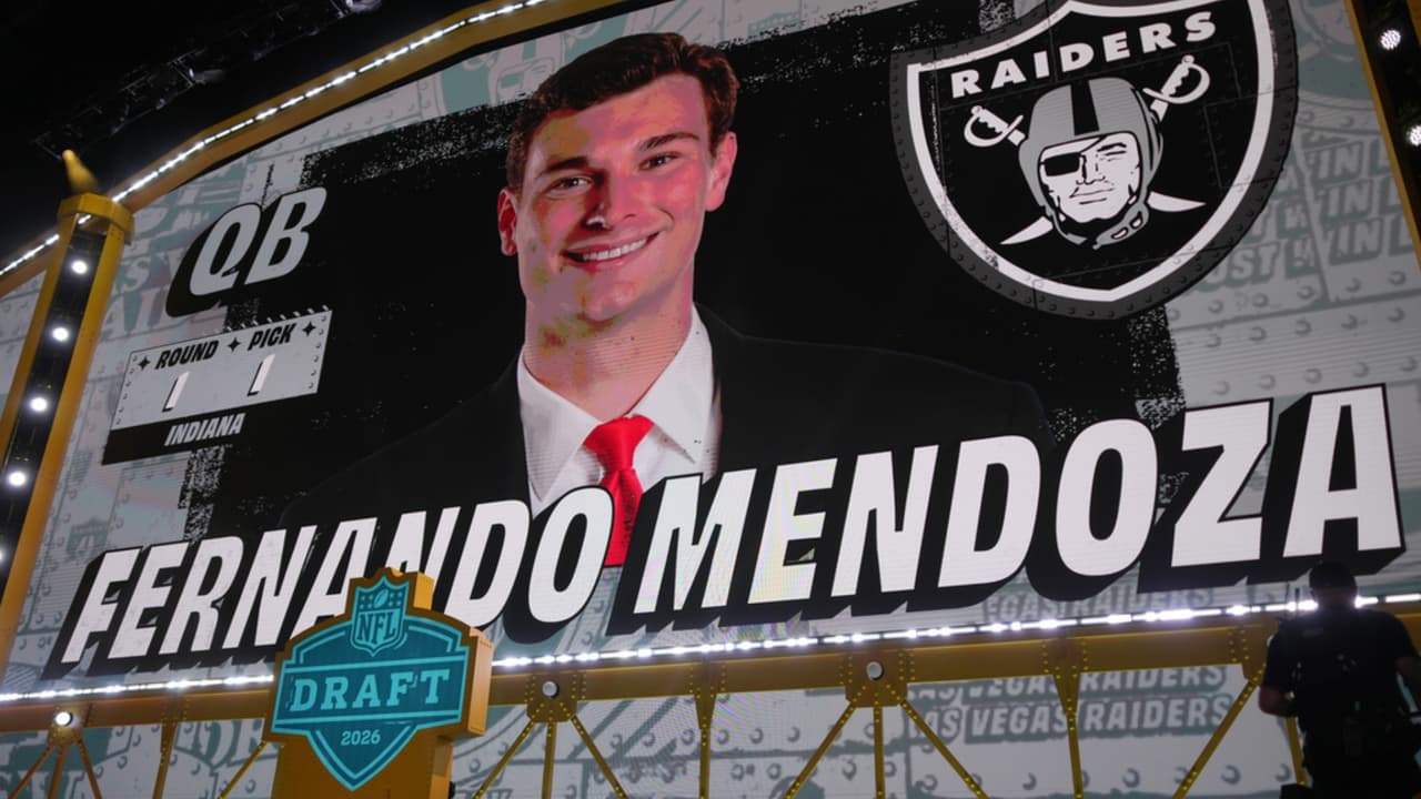 Raiders seleccionan al quarterback Fernando Mendoza con la primera selección en el draft de la NFL