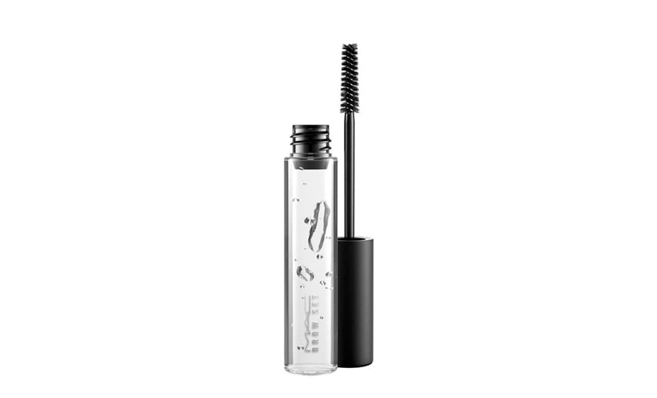 15. BROW SET, Mac, 
<a href="https://www.maccosmetics.com/product/13834/305/Products/Makeup/Eyes/Brow/Brow-Set">Maccosmetics.com</a>, $17 dólares | Con ayuda de este gel define y peina tus cejas. Su cepillo deja la cantidad precisa. No deja grumos ni una sensación pesada. Su formula resistente al agua funciona también para las pestañas y las dos opciones que tienen color dejan un excelente acabado, pues no es demasiado brillante. Con el tono transparente peina tus cejas los días que no las quieras maquillar.
<br>