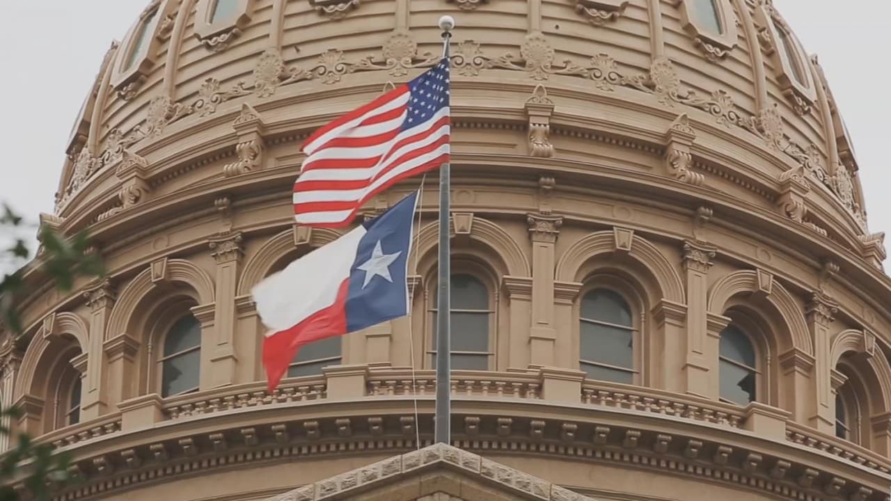 Juez de Texas consolida los retos legales contra la SB4 y pauta la primera audiencia del caso