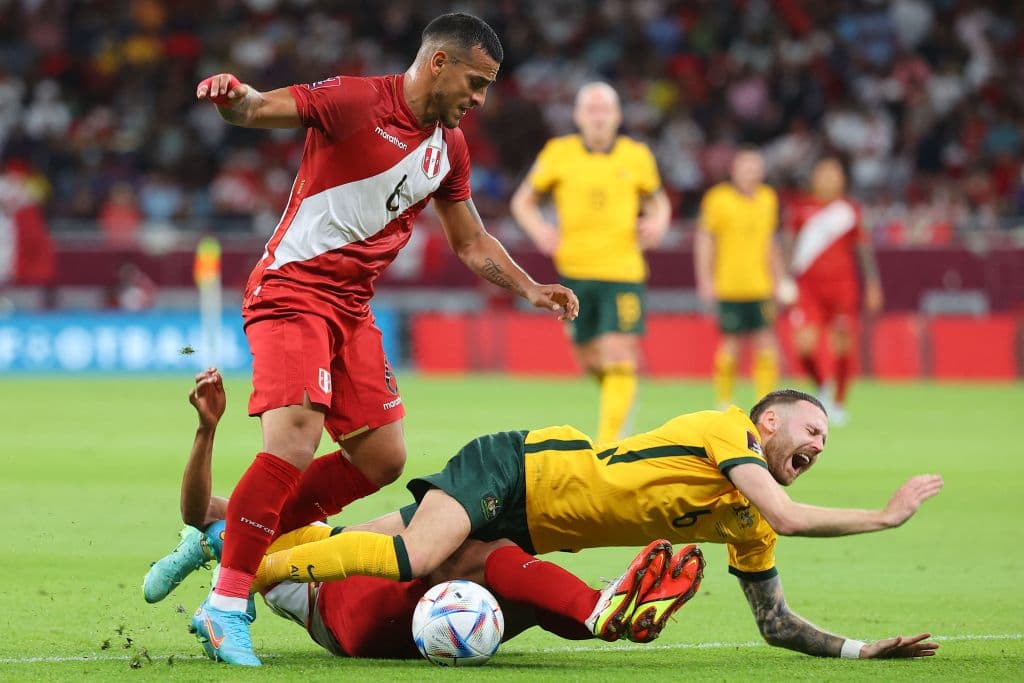 Australia, tras igualar sin goles en los 90 minutos y el tiempo extra, derrotó a Perú 5-4 en la tanda de penales y se quedó con el penúltimo cupo para la vigésima segunda edición del Mundial de fútbol que se jugará en Qatar.