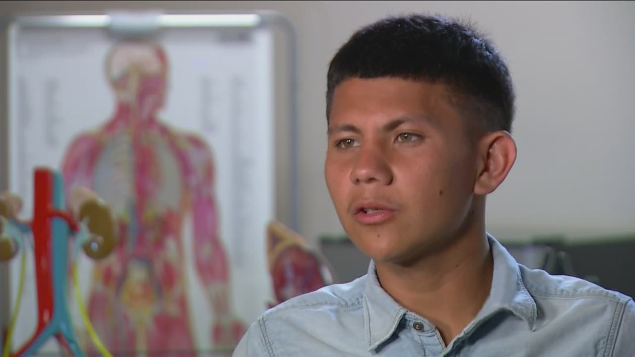 Seguimos un año en la vida de un estudiante indocumentado: de recibir una beca en Kansas a ver cómo su madre se 'autodeportaba'