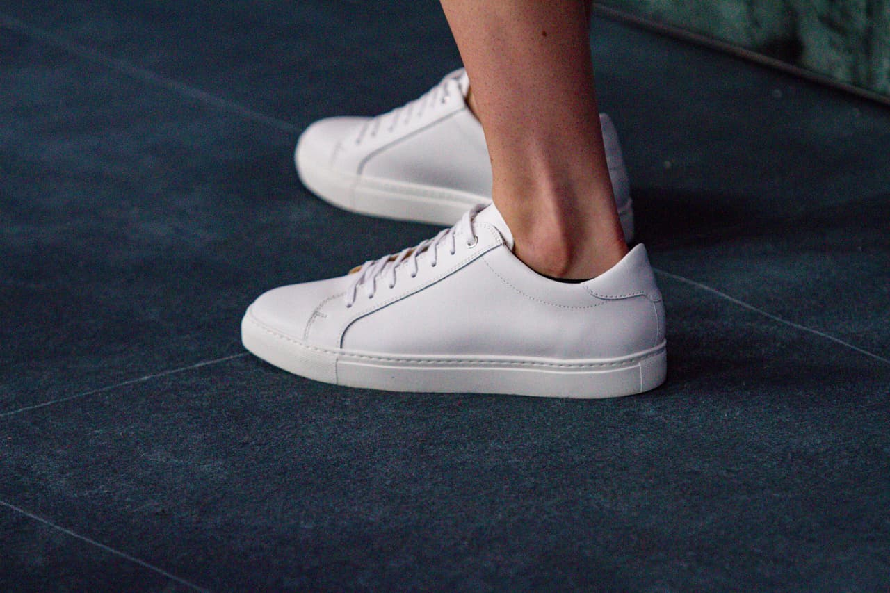 Detalle de los sneakers de Guaynaa en Premios Juventud