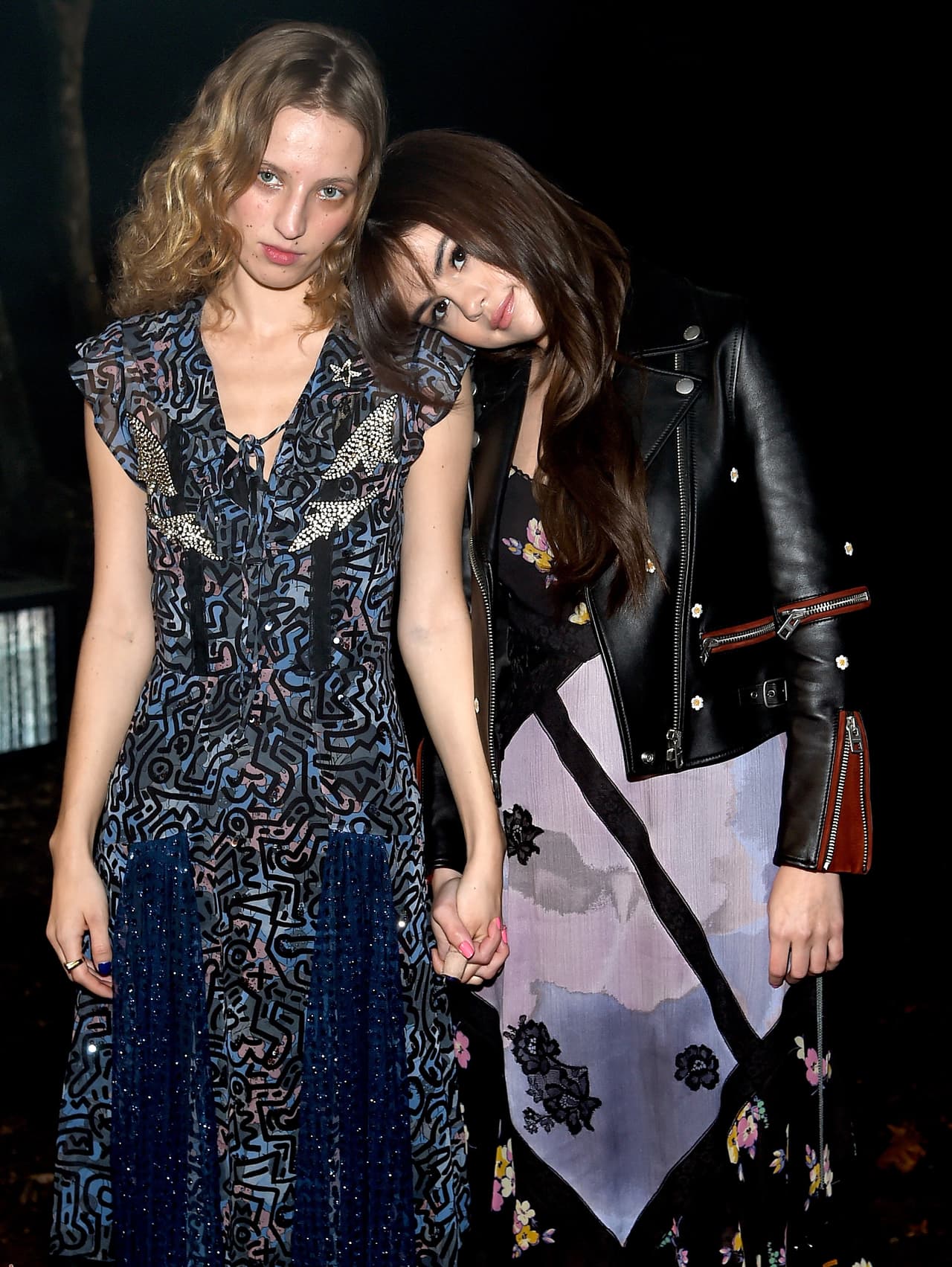 Al también director de cine se le ha relacionado con la canadiense Petra Collins. La joven de 25 años es fotógrafa y ha trabajo con Kim Kardashian, Dakota Johnson y Selena Gómez, entre otras.