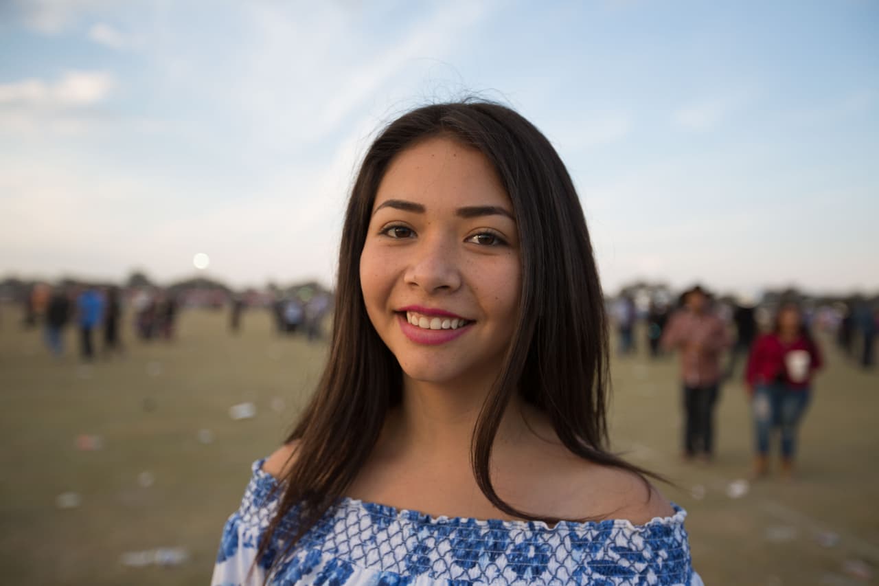 Guadalupe Silva, 15, es de Matehuala y sí tuvo fiesta de XV en marzo. Asistieron 700 personas. “Fue casi igual que la de Rubí pero menos gente”, dice. “Me sentía muy nerviosa pero es algo que todas deseamos, es una costumbre”. No le gustaría que le pasara lo que a Ruby, pero “al final le dejará algo bueno”.