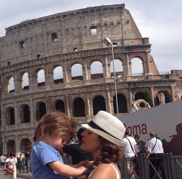 El pequeño angelito de Galilea, Mateo, no siempre puede acompañar a sus papitos de viaje pero cuando lo hace, lo disfruta muchísimo. Él quedó fascinado con el Coliseo de Roma.