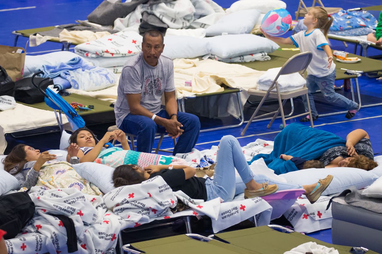 El centro Delco de Austin recibe evacuados de las zonas inundadas del estado.