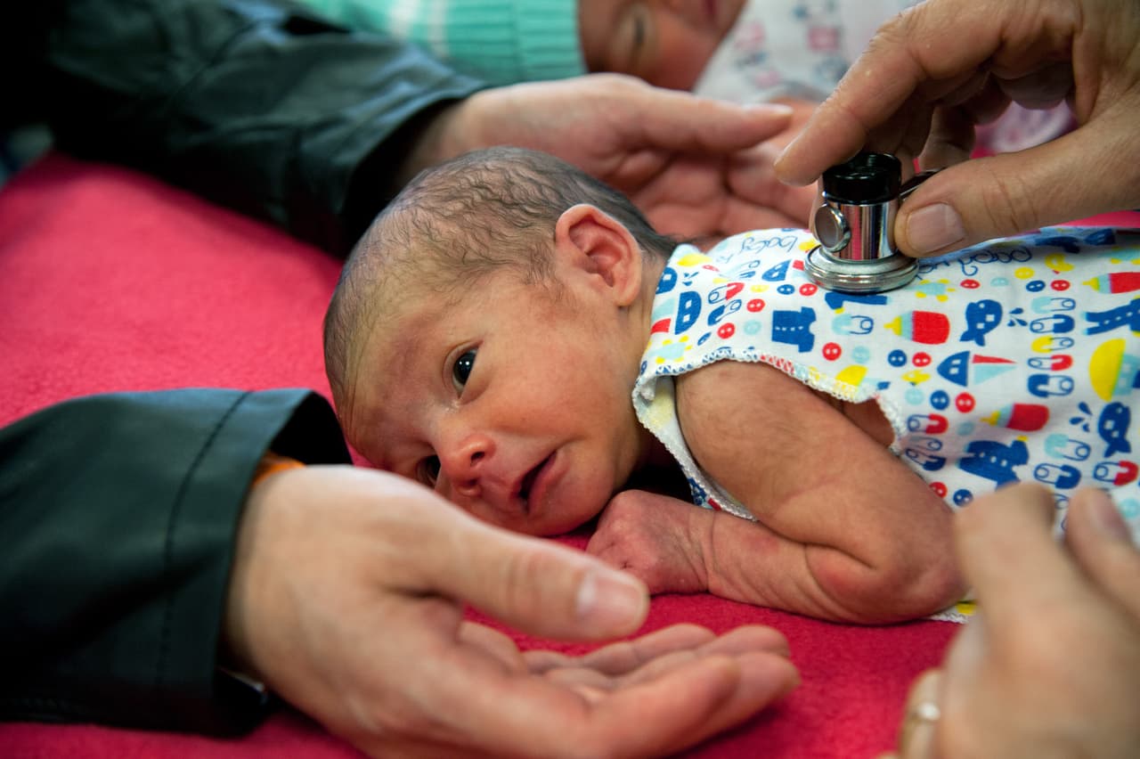 Retrasar la escolaridad de los niños prematuros tiene consecuencias adversas