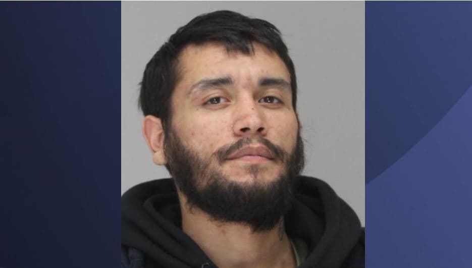 Alex Castillo, 27. Arrestado bajo cargos de homicidio.