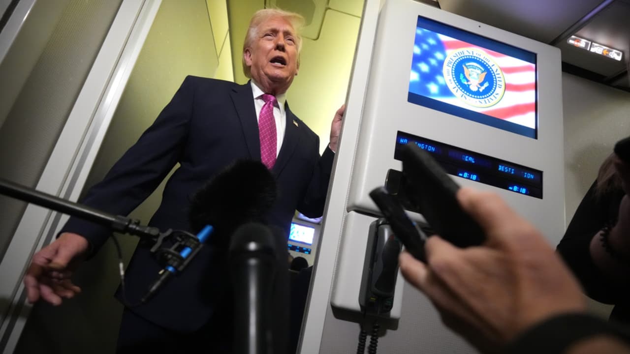 Trump no tiene "ningún problema" con que buque petrolero ruso lleve ayuda a Cuba 