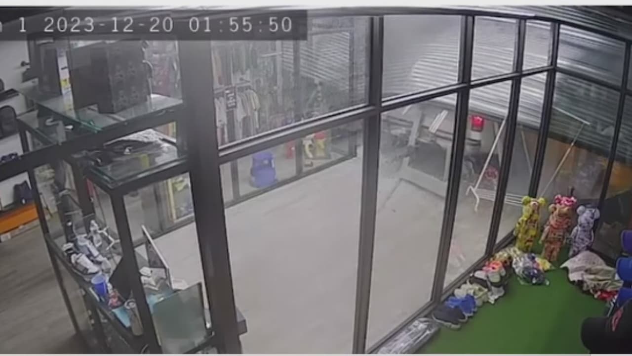 Ladrones roban camioneta a familia hispana y la usan para sustraer mercancía de negocio en NJ