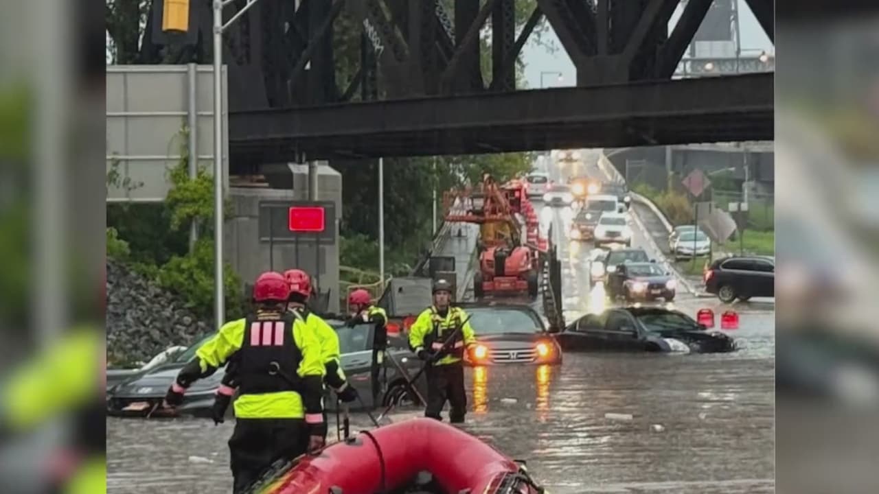 Un rayo impacta la chimenea de una vivienda en Summit y causa un incendio durante la tormenta