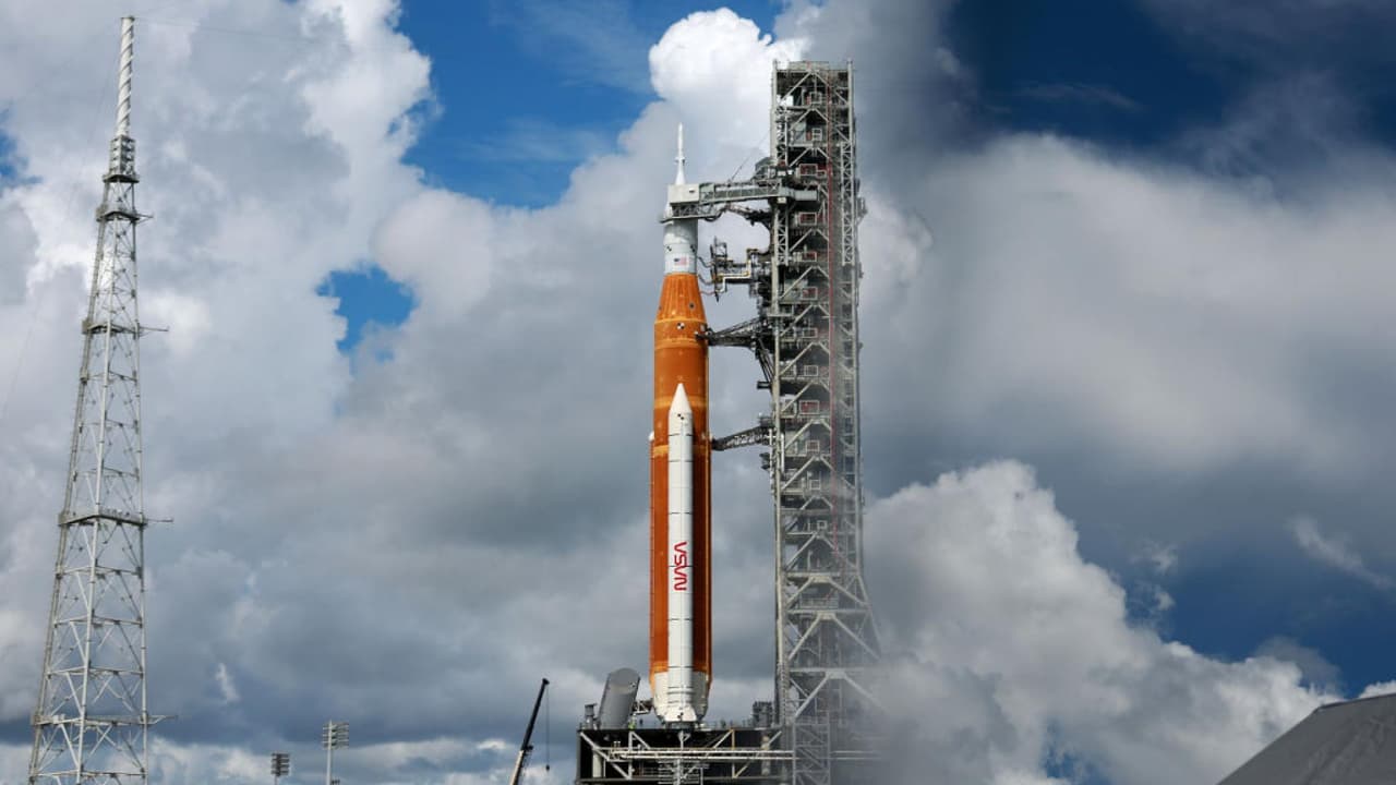 "Estamos un poco frustrados": decepción entre quienes esperaban el lanzamiento de la misión Artemis I hacia la Luna