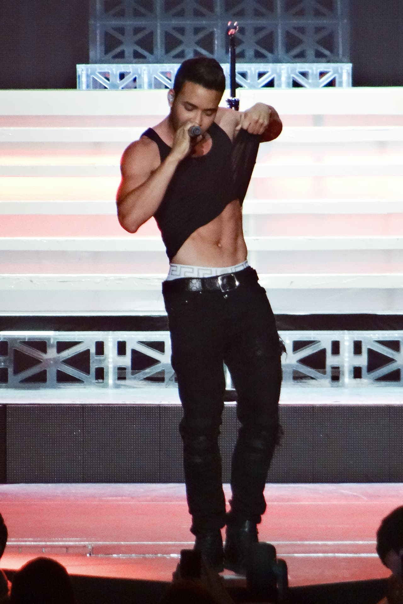 Y sorpresa, mostró su abdomen bien definido.