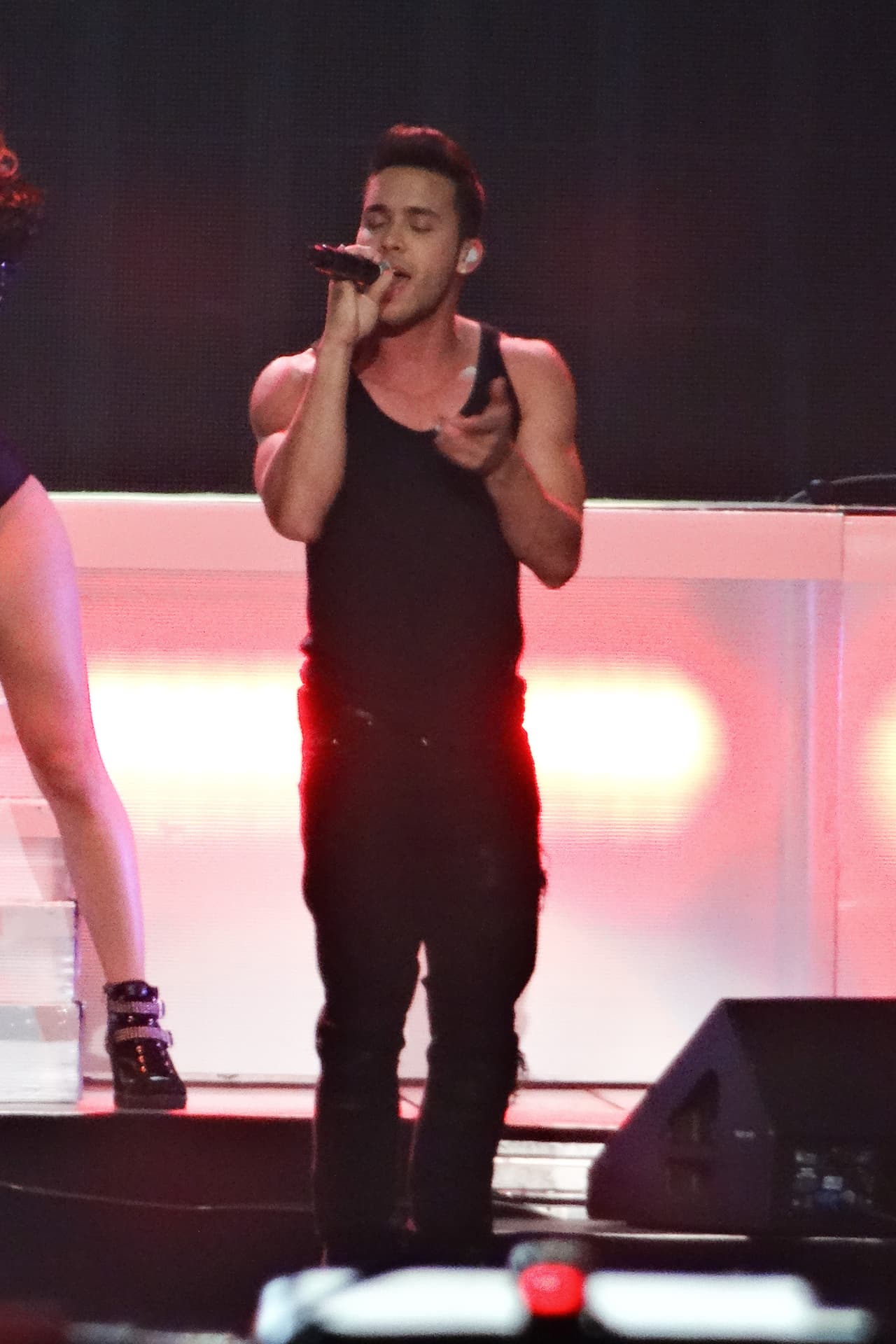 El cantante está promocionando con todo su disco en inglés.