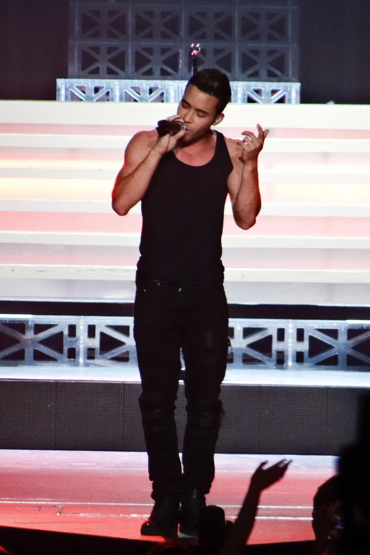 Pero ahora no sólo quiso mostrar su impresionante voz.