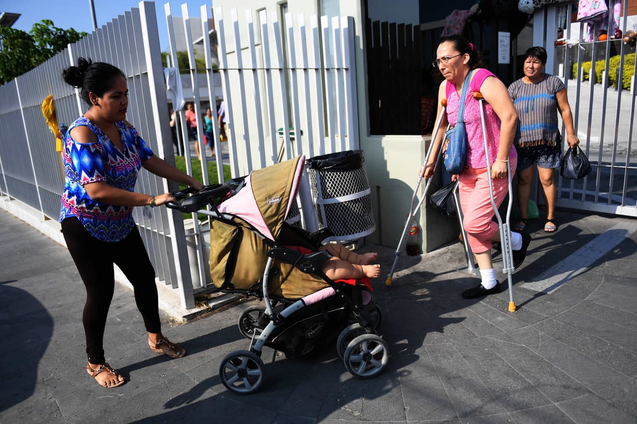 El caso de este bebé puede o no ser parte del problema de niños con obesidad y diabetes infantil en México, país que,
<b><a href="https://www.unicef.org/mexico/spanish/17047.html " target="_blank"> según Unicef,</a></b> encabeza esa lista a nivel mundial. Casi a diario le toman muestras de sangre porque las causas del aumento de peso de Luisito aún son desconocidas. Una de las principales teorías es que podría tener Síndrome de Prader-Willi, que deja a los niños sin regulador de saciedad, provoca retraso cognitivo, músculos sin fuerza y problemas cardíacos entre otras cosas.