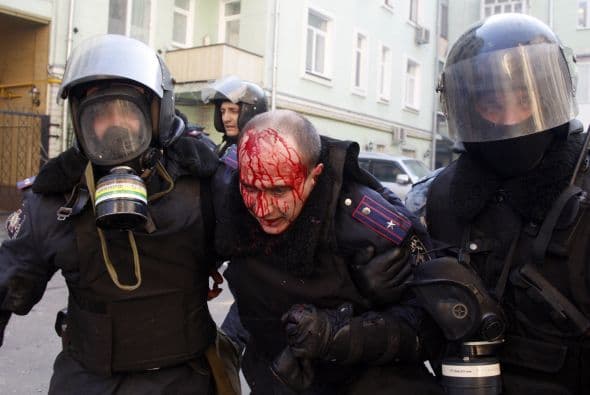 Los enfrentamientos entre policías y manifestantes se recrudecieron durante las últimas horas.