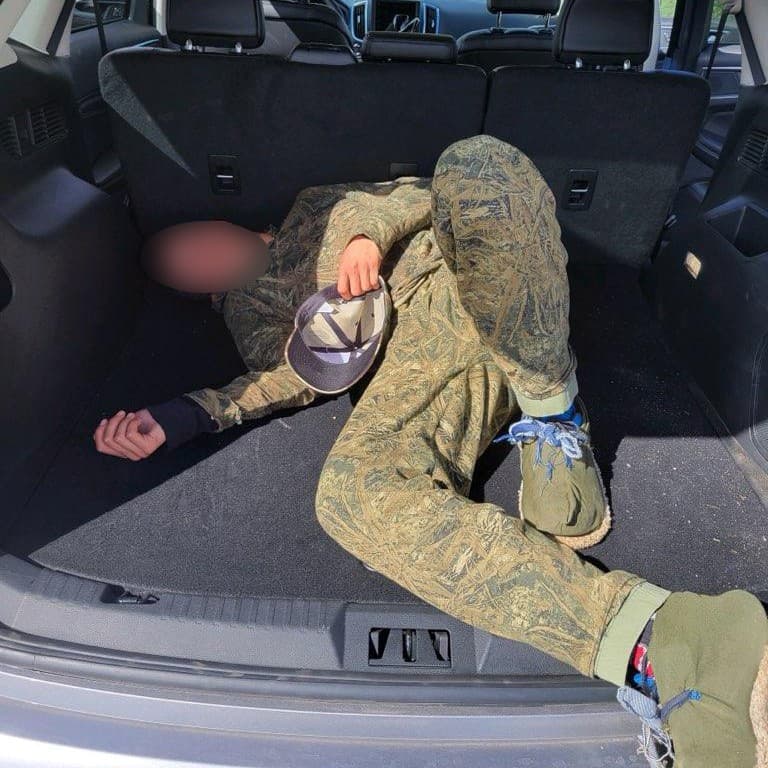 Dos ciudadanos estadounidenses fueron arrestados en este hecho. Bajo actuaciones de este mismo tipo, se han hallado a inmigrantes peligrosamente hacinados en vehículos; o bien, algunos que mueren en vehículos en medio de peligrosas persecuciones.