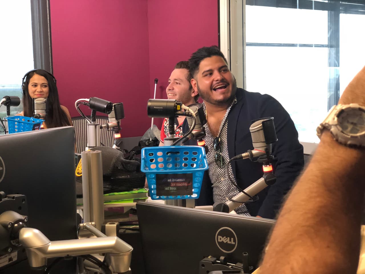 A lo que 
<b>Memo</b> e 
<b>Isaac</b> respondieron que no, pero aseguraron que si tienen un grupo de fanáticos gay a los que respetan mucho.