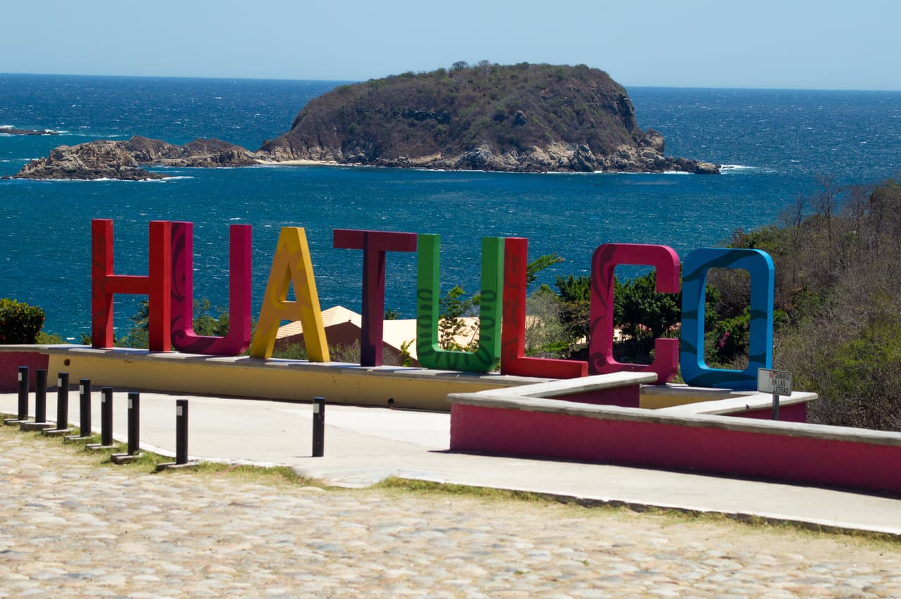 <b>Puesto 5. Huatulco.</b>
<br>
<br>Esta ciudad costera cerca de Oaxaca en el Océano Pacífico tiene numerosas playas y bahías transparentes. Los alojamientos para visitantes son exclusivos sin ser llamativos, y el cuidado del medio ambiente es una de las principales prioridades de la ciudad.
<br>
<br>Los edificios no pueden tener más de seis pisos de altura, y gran parte de su exuberante paisaje natural permanece intacto. Las actividades más populares incluyen snorkeling y excursiones ecológicas.
