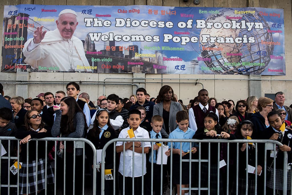 El 24 de septiembre de 2015, tras su arribo al aeropuerto John F. Kennedy, el Papa Francisco se dirigió directamente a la Catedral de San Patricio en Manhattan. Allí, fue recibido por una multitud entusiasta que se congregó en las calles aledañas para saludarlo.