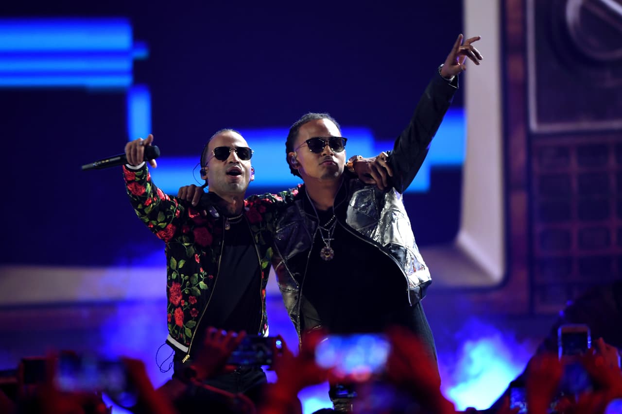 En 2016 también lanzó los temas ‘Dile Que tú me Quieres’, ’Si tu Marido no te Quiere’, en colaboración con Arcángel, y ‘En la Intimidad’, junto a Farruko.