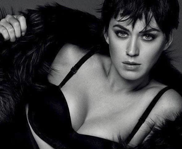 Pero a ella parece no interesarle eso.