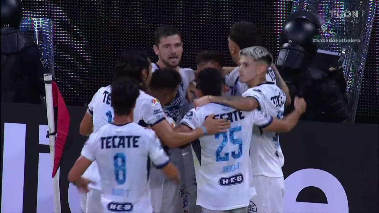 ¡Golazo de Diego Rossi! ¡Se abre el marcador en el Jalisco!