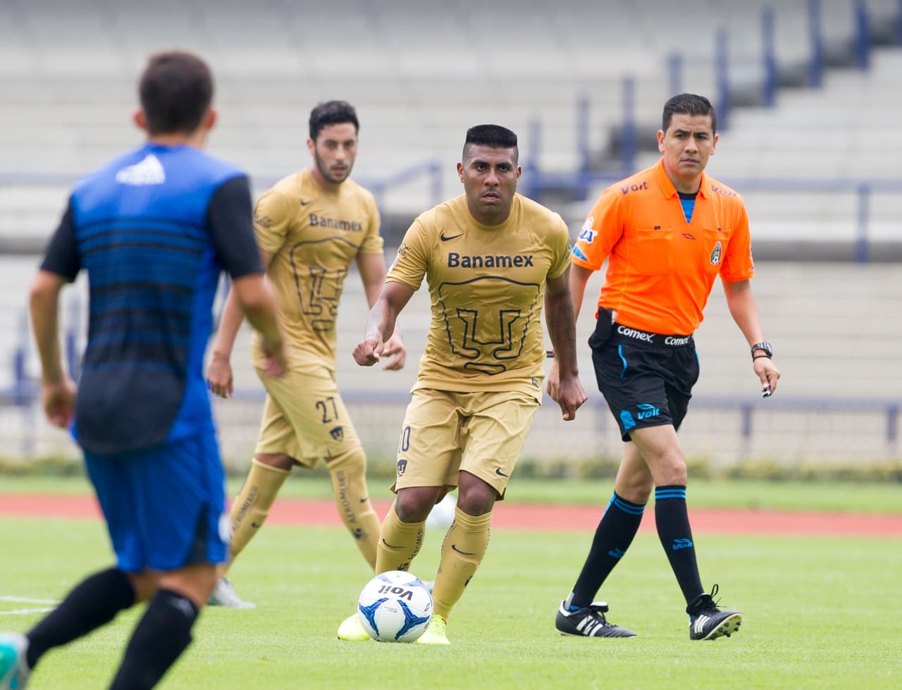 Gallos golea a Pumas en pretemporada