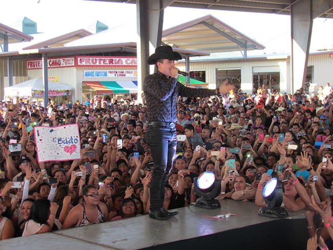 Él fue el encargado de subir al escenario y cerrar con broche de oro.