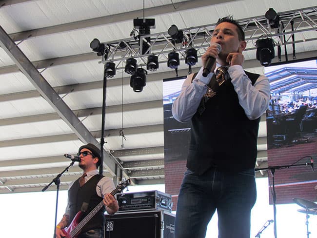 Y desde temprana hora ya se sentía la energía de las más de 40 mil personas presentes.