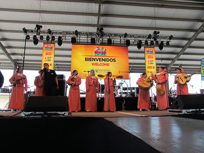 Este grupo de chicas nos cautivó con la música de mariachi que tanto nos gusta.