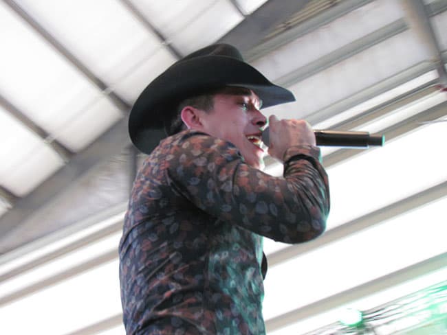 "No Te Creas Tan Importante" es tan sólo uno de los grandes temas de El Bebeto.