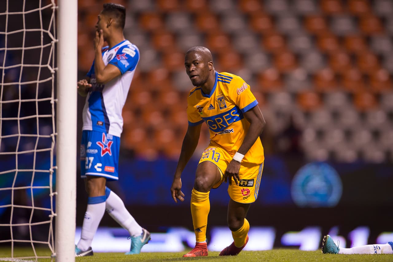 Aún así, gracias a un terrible error de Moisés Muñoz, al que se le escurrió un balón entre los brazos y las piernas, igualó con un tanto de Enner Valencia que sigue haciendo goles para los universitarios.