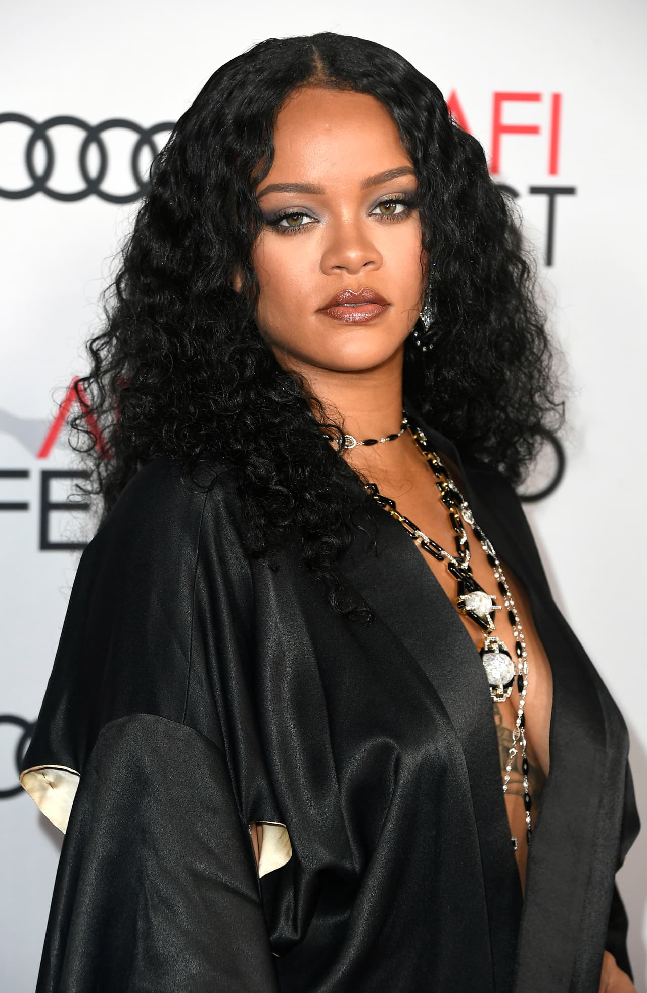 Fue en 2018 cuando Rihanna lanzó Savage X Fenty, marca que continúa en el gusto de la gente y le ha dejado ganancias millonarias.
<br>