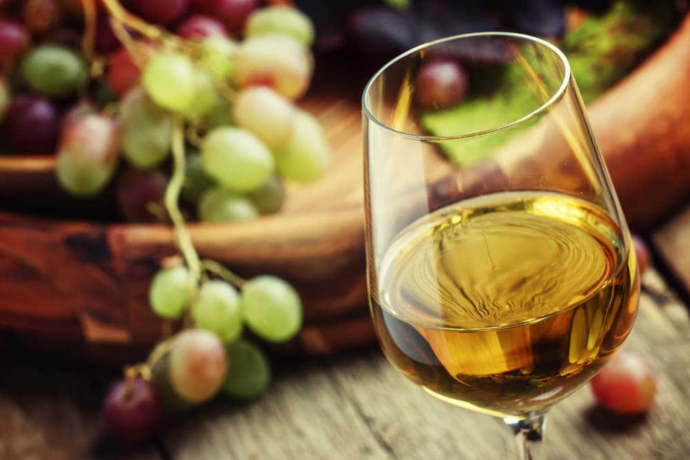 <b>Géminis</b>
<br>El Chardonnay es un “niño mimado” del enólogo –el experto en el estudio de los vinos- porque es muy versátil, brillante, nítido y vibrante al igual que los signos de aire. Asimismo los llamados derivados vínicos o vinos aromatizados, vermuts, aperitivos vínicos.