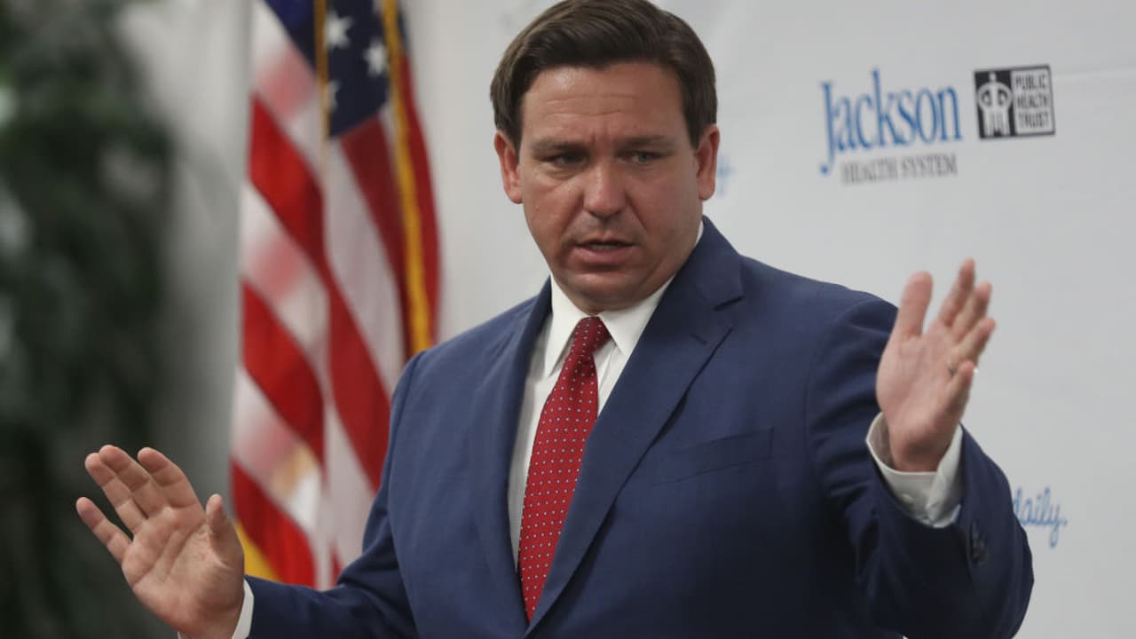 Alcaldes de Florida piden al gobernador que cambie su política de manejo del coronavirus