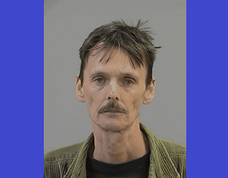 William Ernest Halterman de 57 años, tiene una orden civil de arresto por incumplimiento de manutención a menores desde el 3 de abril del 2018. Halterman tiene un atraso en los pagos por $ 13,485.88.Halterman mide 6’ 3” y pesa 160 lbs.Su última residencia está localizada en el 6314 Farley Drive, Randleman, NC 27317Si usted tiene pistas sobre su paradero contacte a la oficina del Sheriff del Condado de Randolph al 336-318-6699 or 9-1-1.